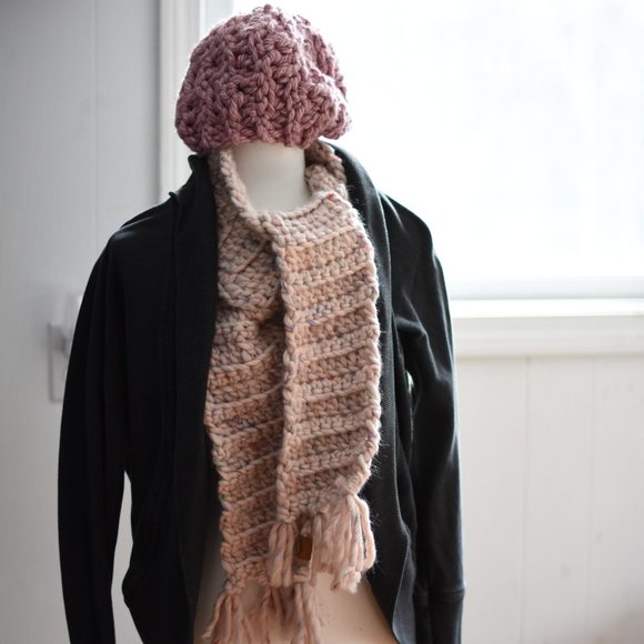 Pink cozy buttercream handcrafted crocheted scarf - Picture 2 of 7